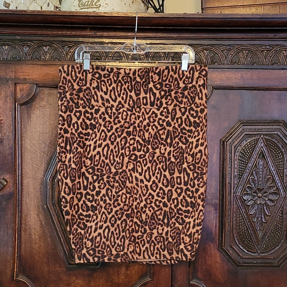 Torrid Leopard Pencil Skirt Size 1
